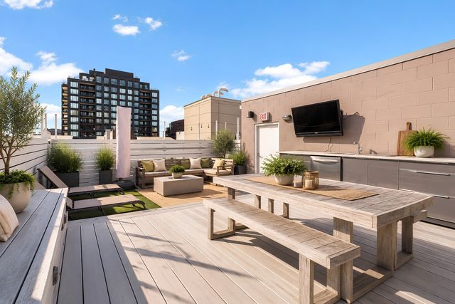 18 N Carpenter Street PHS, Chicago, IL 60607
