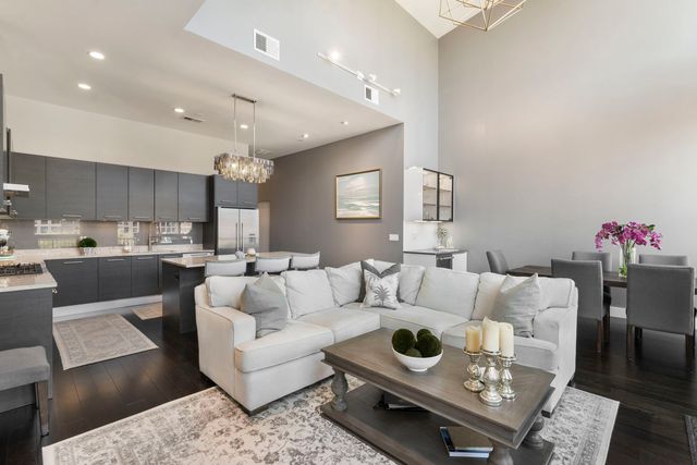 18 N Carpenter Street PHS, Chicago, IL 60607