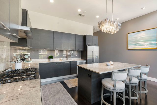18 N Carpenter Street PHS, Chicago, IL 60607