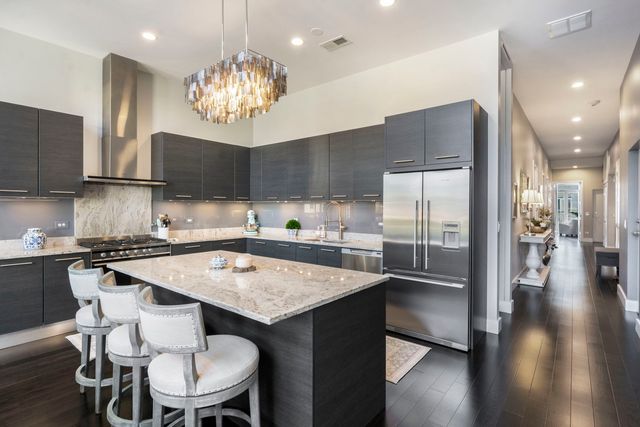 18 N Carpenter Street PHS, Chicago, IL 60607
