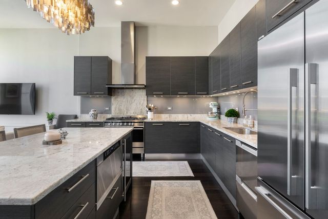 18 N Carpenter Street PHS, Chicago, IL 60607