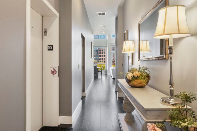 18 N Carpenter Street PHS, Chicago, IL 60607