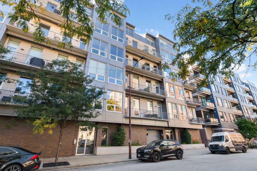 18 N Carpenter Street PHS, Chicago, IL 60607