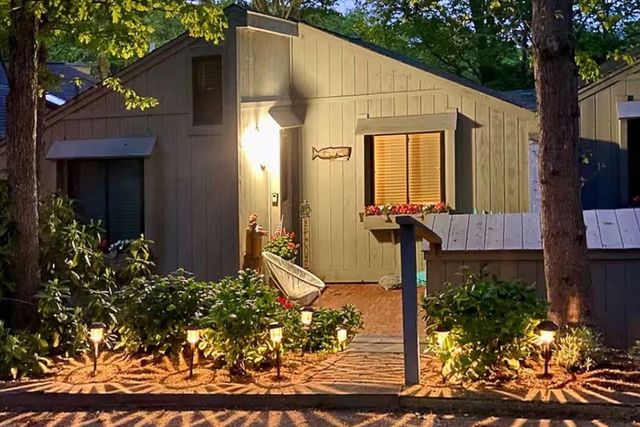 251 Shore Dr C2, Mashpee, MA 02649