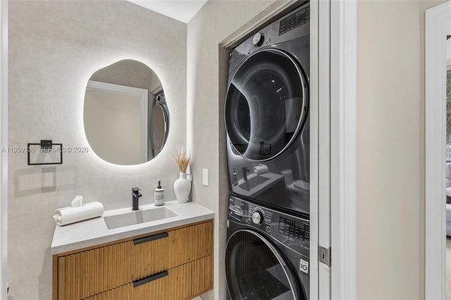 3500 Mystic Pointe Dr 104, Aventura, FL 33180