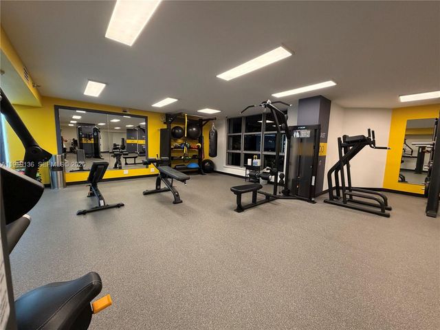 3500 Mystic Pointe Dr 104, Aventura, FL 33180