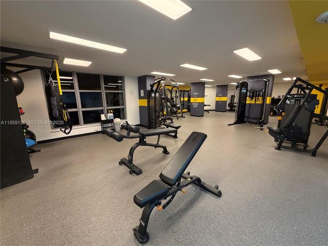 3500 Mystic Pointe Dr 104, Aventura, FL 33180