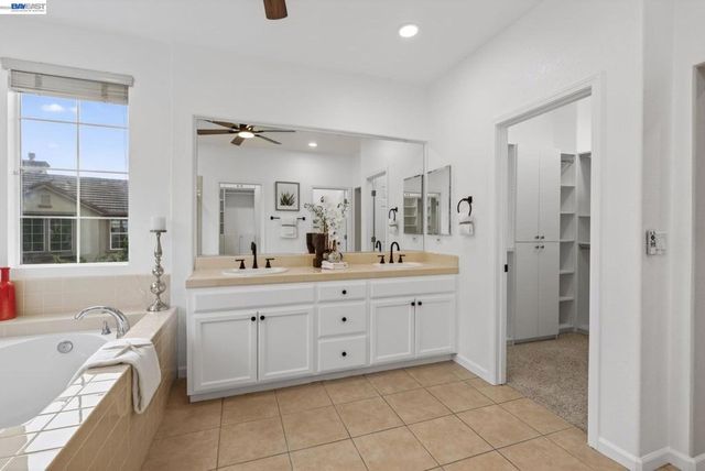 5345 W Chesterfield Cir, Dublin, CA 94568