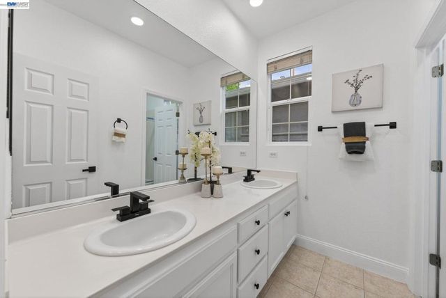 5345 W Chesterfield Cir, Dublin, CA 94568