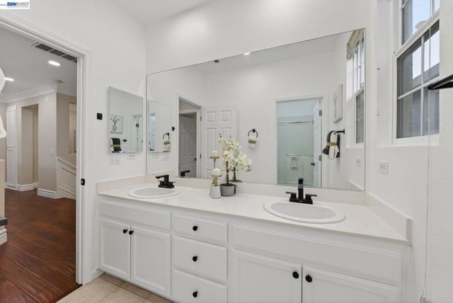 5345 W Chesterfield Cir, Dublin, CA 94568