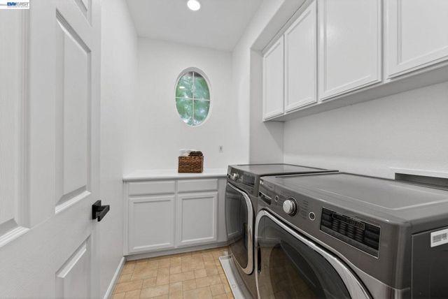 5345 W Chesterfield Cir, Dublin, CA 94568