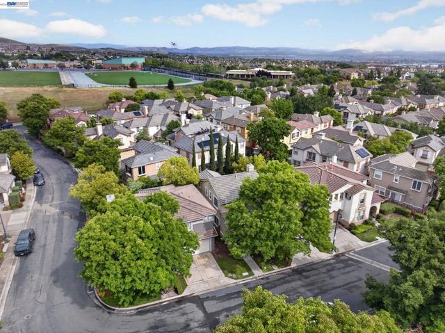 5345 W Chesterfield Cir, Dublin, CA 94568