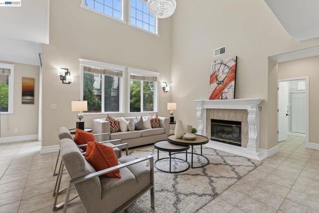 5345 W Chesterfield Cir, Dublin, CA 94568