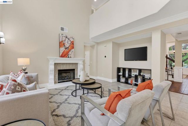 5345 W Chesterfield Cir, Dublin, CA 94568