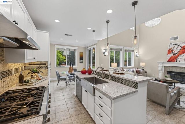 5345 W Chesterfield Cir, Dublin, CA 94568