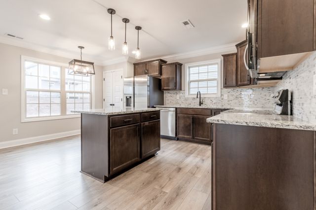 1732 Heritage Dr, Clarksville, TN 37043
