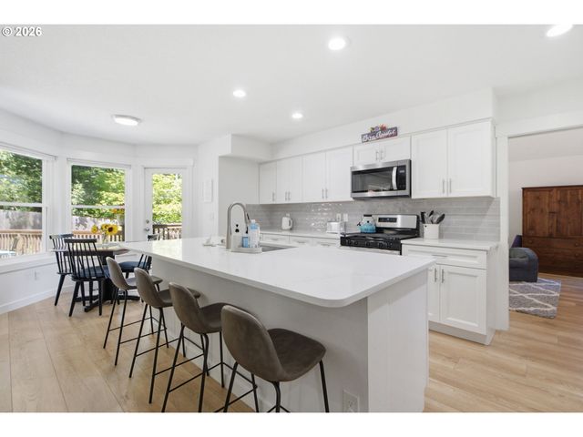 4123 Sw COMUS St, Portland, OR 97219