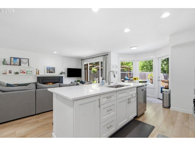 4123 Sw COMUS St, Portland, OR 97219