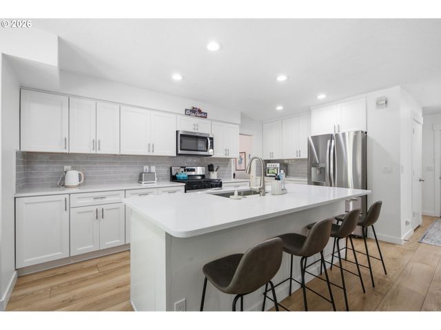 4123 Sw COMUS St, Portland, OR 97219