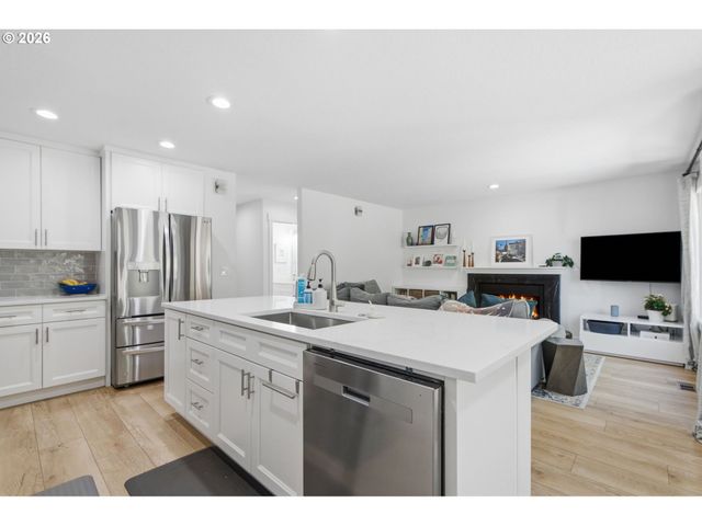 4123 Sw COMUS St, Portland, OR 97219