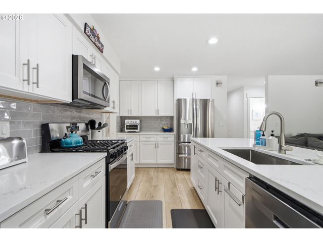 4123 Sw COMUS St, Portland, OR 97219