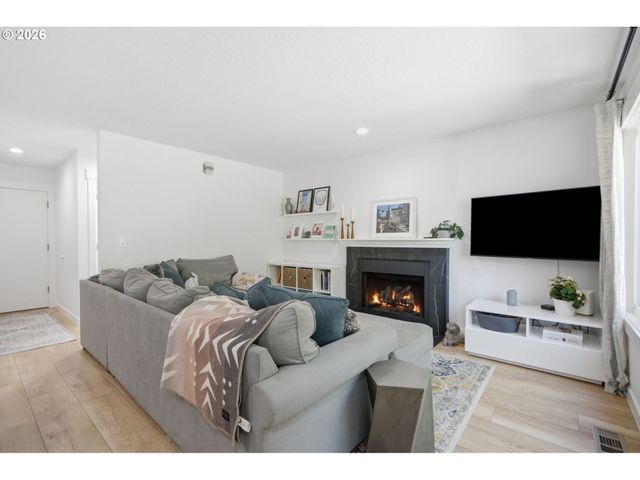 4123 Sw COMUS St, Portland, OR 97219
