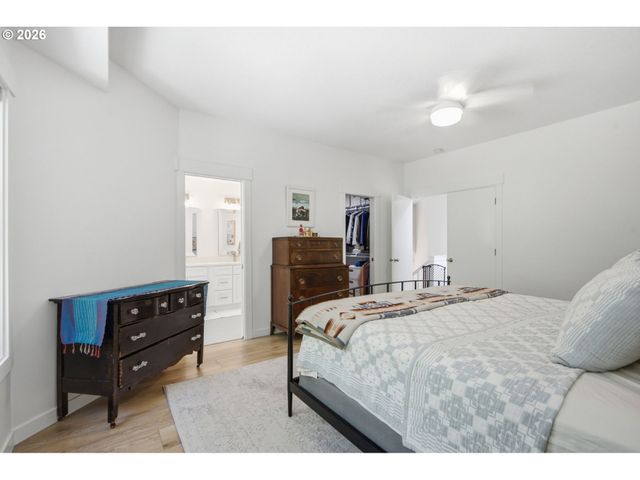4123 Sw COMUS St, Portland, OR 97219