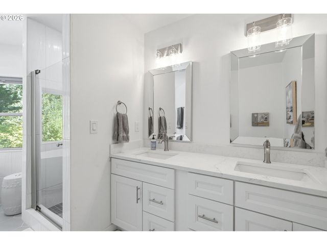 4123 Sw COMUS St, Portland, OR 97219