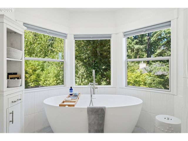 4123 Sw COMUS St, Portland, OR 97219