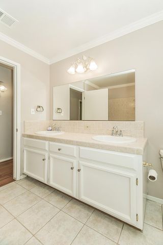 6740 N Harrison Avenue, Fresno, CA 93711