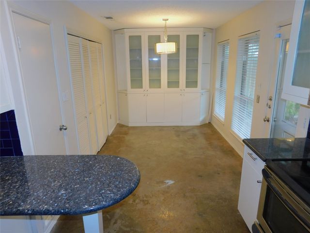 2715 Alden Avenue, Dallas, TX 75211