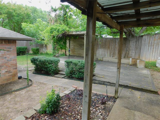 2715 Alden Avenue, Dallas, TX 75211