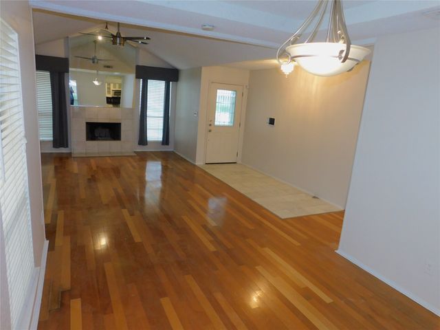 2715 Alden Avenue, Dallas, TX 75211