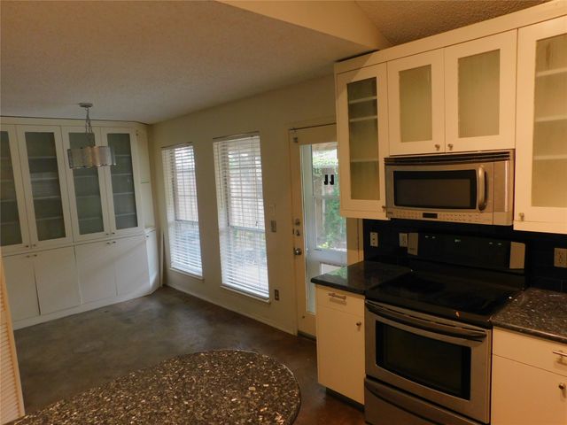 2715 Alden Avenue, Dallas, TX 75211