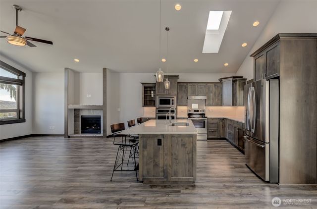 2136 W Honeysett Road, Wenatchee, WA 98801