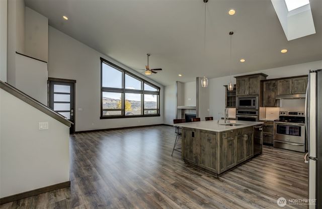 2136 W Honeysett Road, Wenatchee, WA 98801