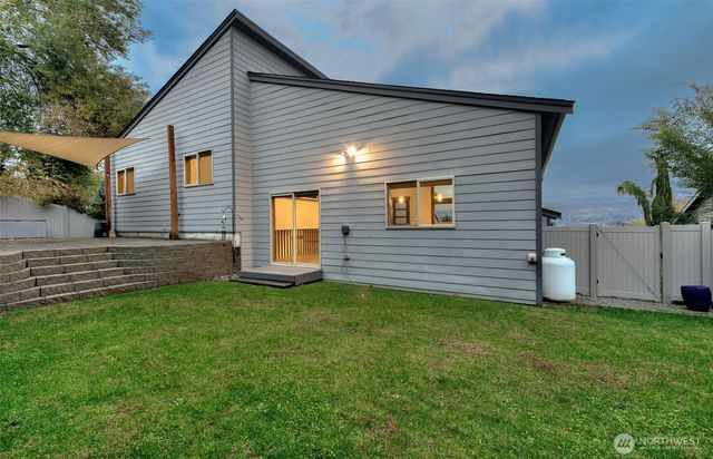 2136 W Honeysett Road, Wenatchee, WA 98801