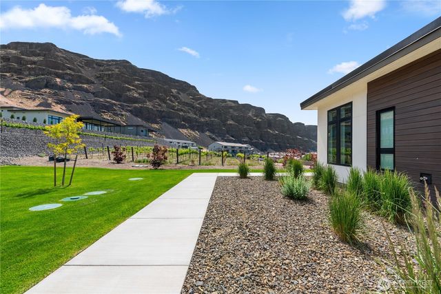 9016 Tendril Lane NW, Quincy, WA 98848