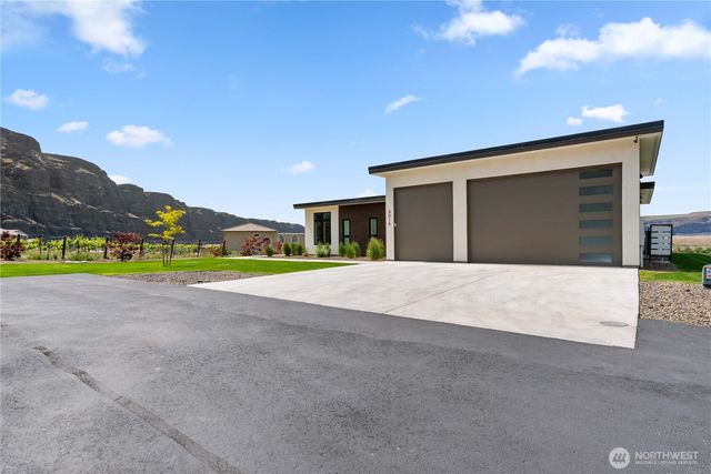 9016 Tendril Lane NW, Quincy, WA 98848