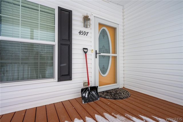 4597 Leytonstone Avenue, Clarence, NY 14031