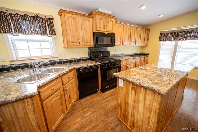 4597 Leytonstone Avenue, Clarence, NY 14031