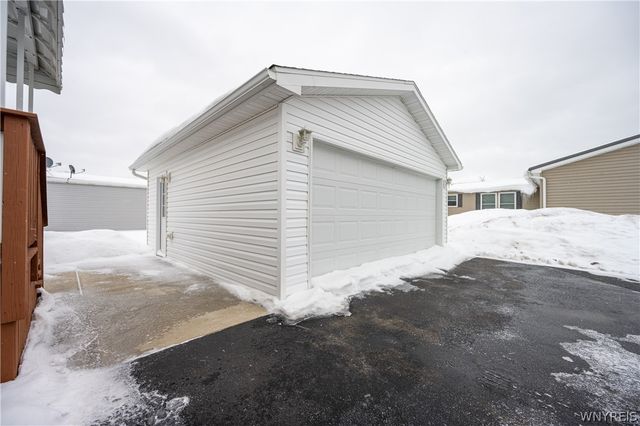 4597 Leytonstone Avenue, Clarence, NY 14031