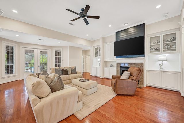 106 Charleston Street, Friendswood, TX 77546