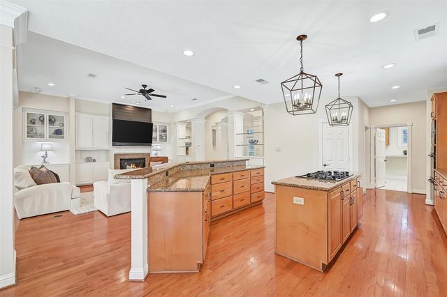 106 Charleston Street, Friendswood, TX 77546