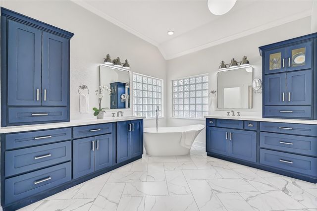 106 Charleston Street, Friendswood, TX 77546