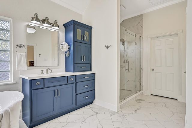 106 Charleston Street, Friendswood, TX 77546