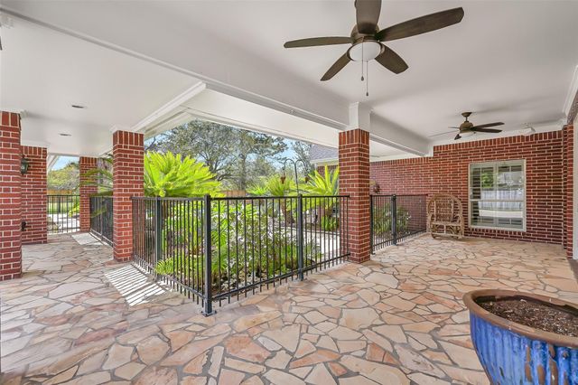 106 Charleston Street, Friendswood, TX 77546