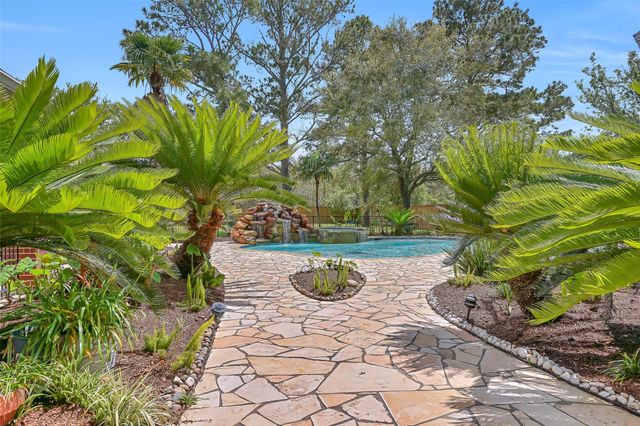 106 Charleston Street, Friendswood, TX 77546