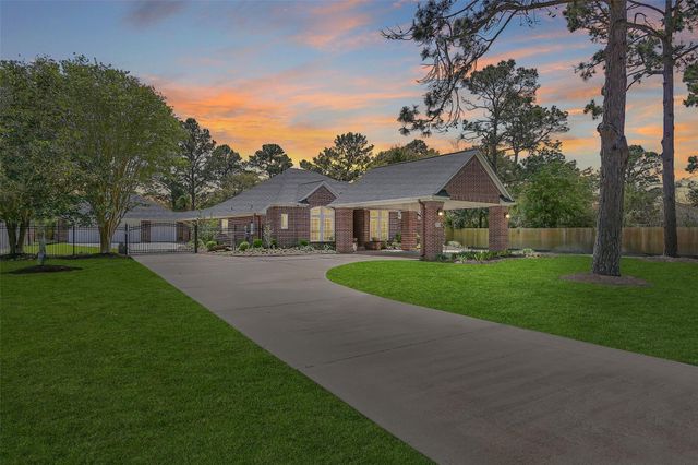 106 Charleston Street, Friendswood, TX 77546