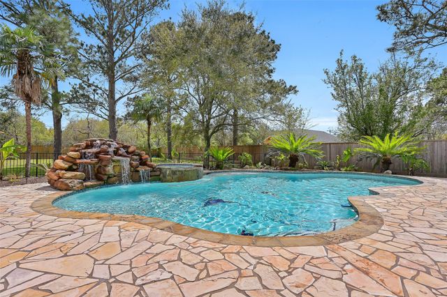 106 Charleston Street, Friendswood, TX 77546